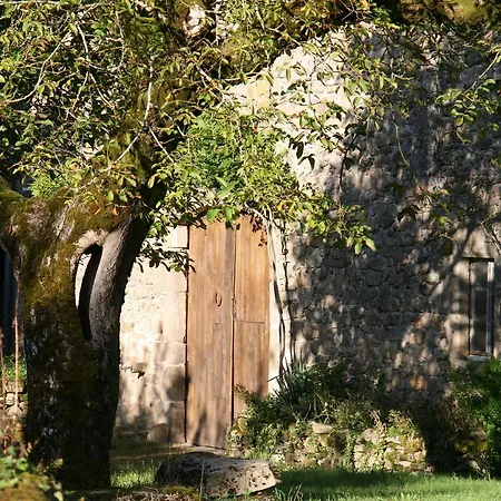 D'hotes Fleur De Lis Bed and breakfast
